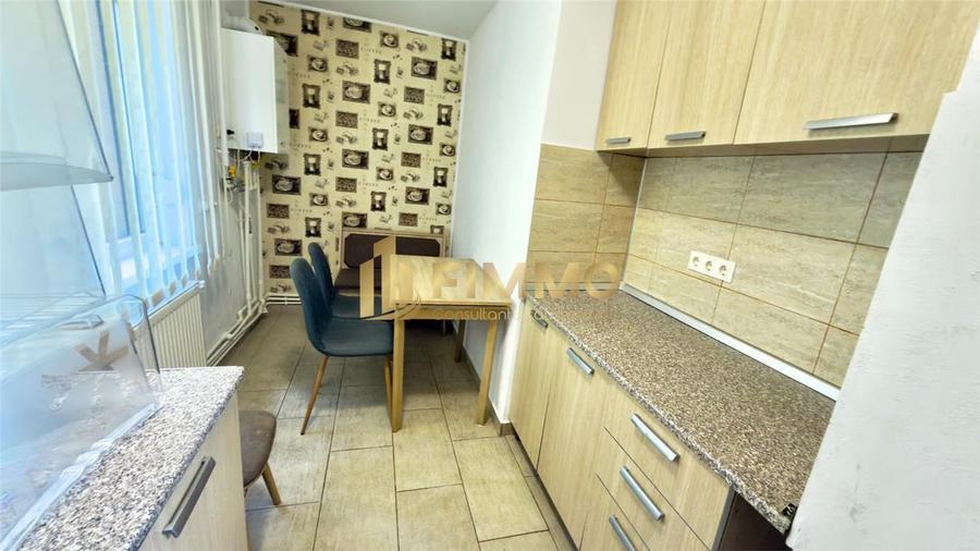 Apartament cu 3 camere semidecomandat în Central