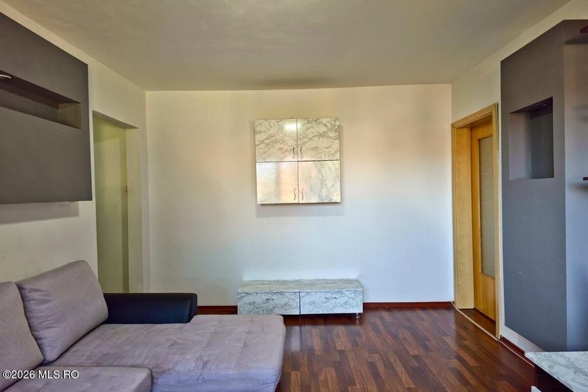 Apartament cu 4 camere semidecomandat, mobilat în Mehala