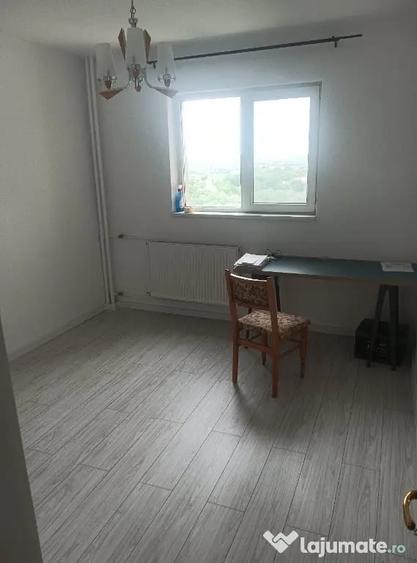 Apartament cu 3 camere decomandat în Pantelimon