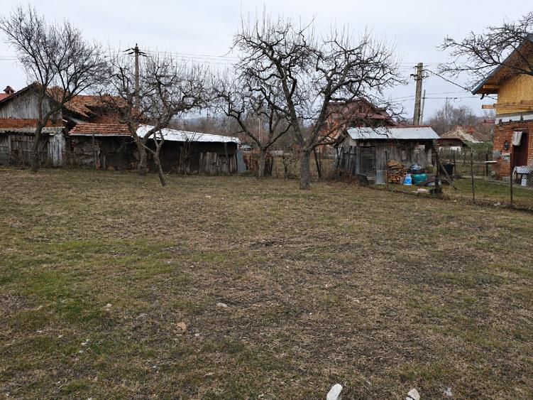 Casă cu 3 camere cu Teren 726 Mp în Boteni