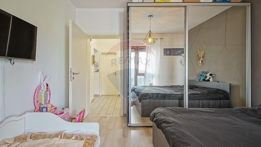 Apartament cu 3 camere decomandat, mobilat în Tractorul