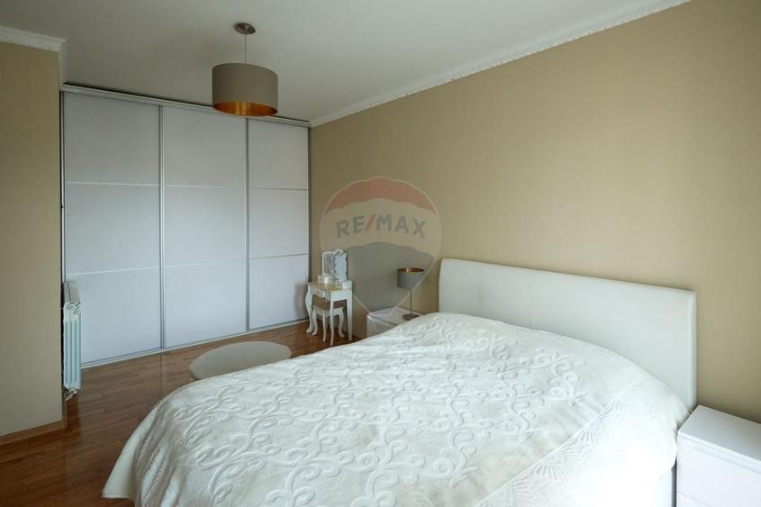 De vânzare apartament cu 3 camere, 2 bai, garaj Andrei Muresanu Sud - 8