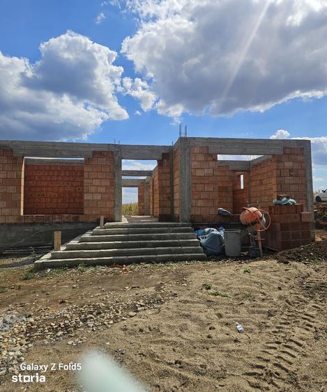 Casă cu 4 camere cu Teren 520 Mp în Nojorid