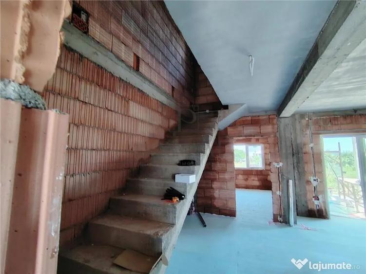 Casă cu 4 camere cu Teren 371 Mp în Moșnița Veche