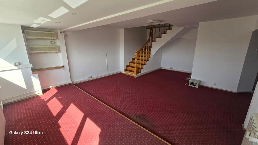 Apartament cu 5 camere în P-ța Unirii