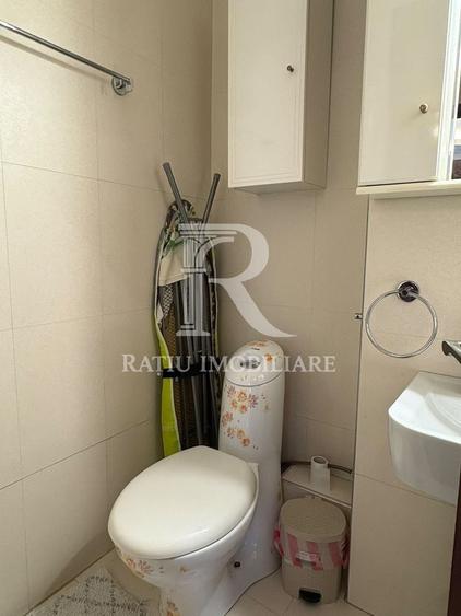Apartament cu 3 camere decomandat, mobilat în Dacia