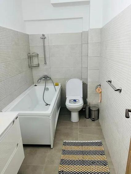 Apartament cu 3 camere decomandat, mobilat în Podul de Fier