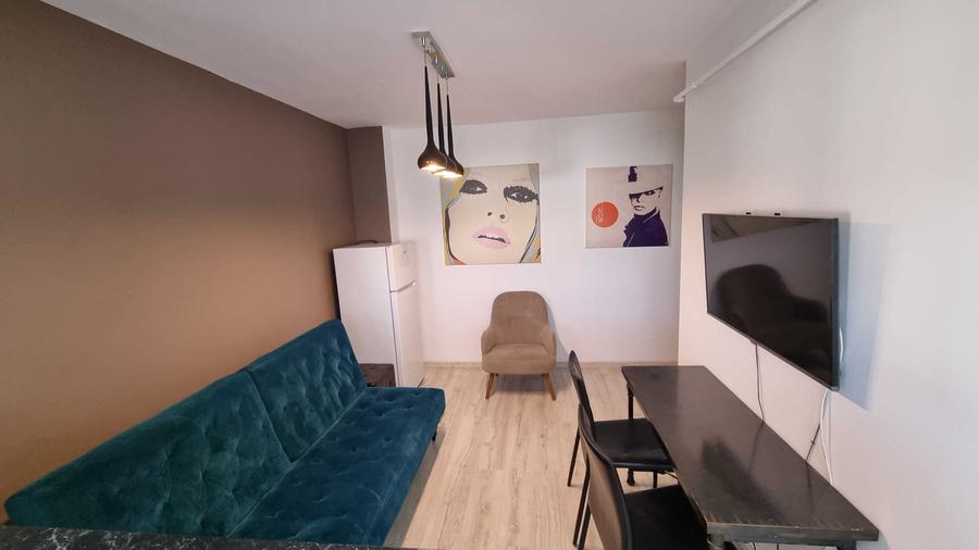 Apartament cu 2 camere decomandat în Podul de Fier
