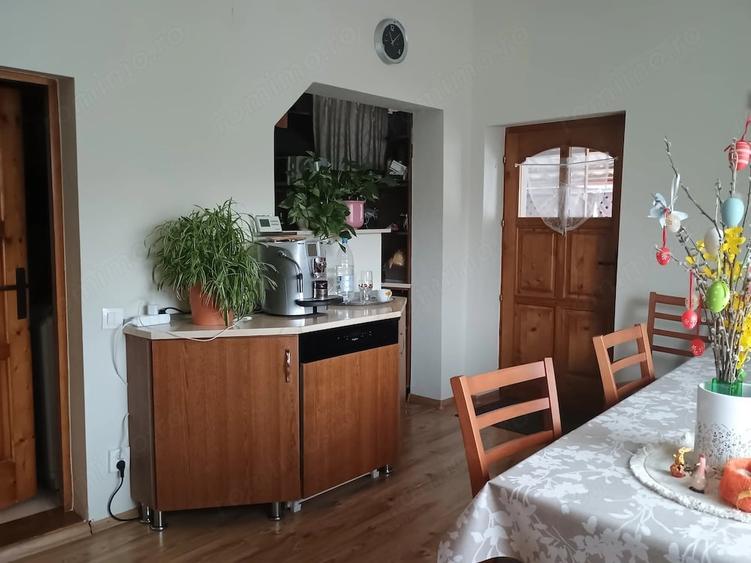 Casă cu 5 camere cu Teren 1579 Mp în Central