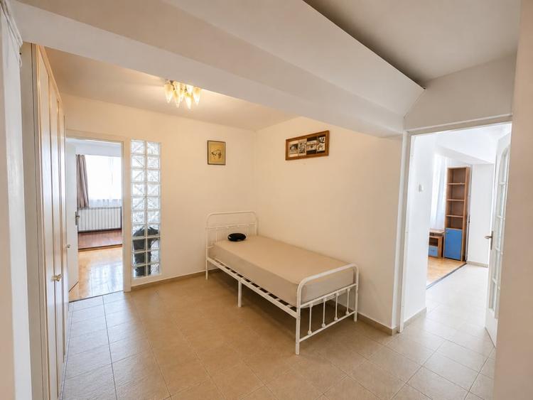 Apartament cu 4 camere decomandat în 13 Septembrie