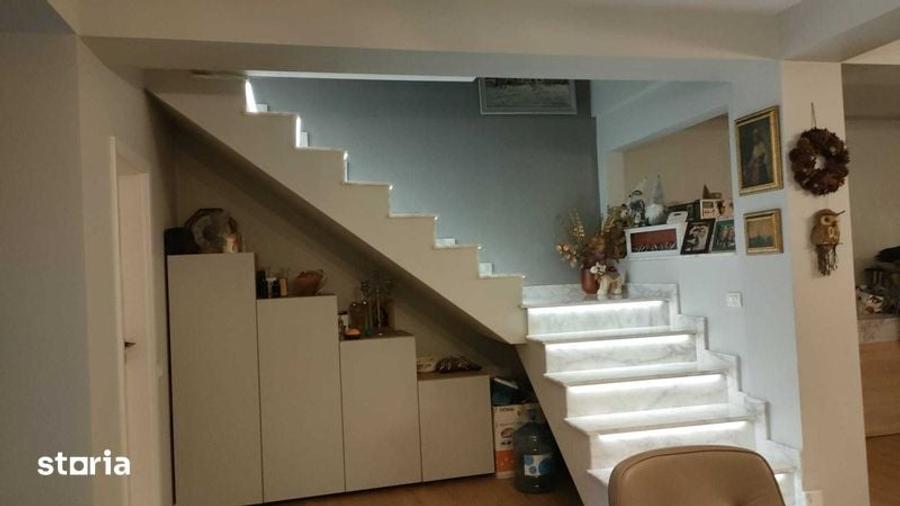 Casă cu 4 camere cu Teren 100 Mp în 1 Decembrie