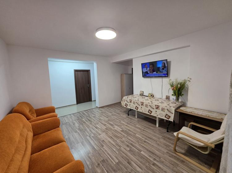 Apartament cu 3 camere decomandat în Apusului