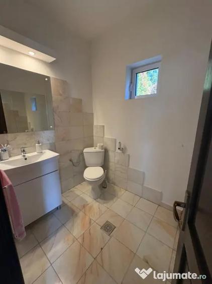 Casă cu 5 camere cu Teren 1500 Mp în Central
