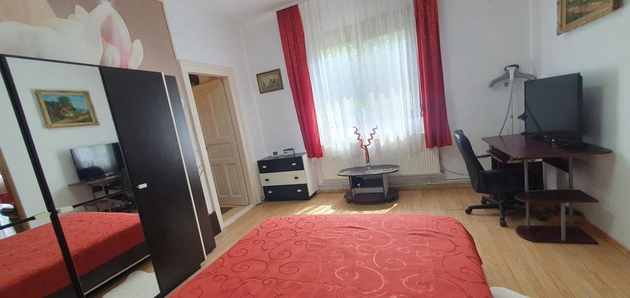 Casă individuală cu 4 camere cu Canalizare în Lipovei