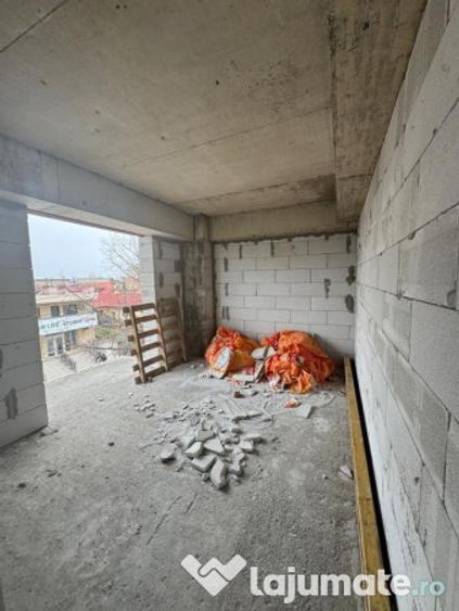 Apartament cu 2 camere decomandat în Abator