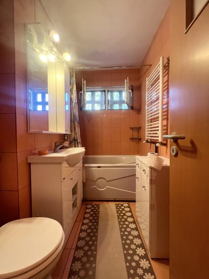 Apartament cu 3 camere semidecomandat, mobilat în Cetății