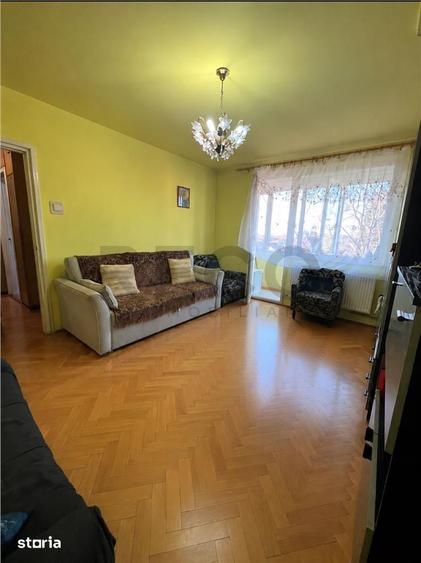 Apartament cu 3 camere semidecomandat în Seleuș