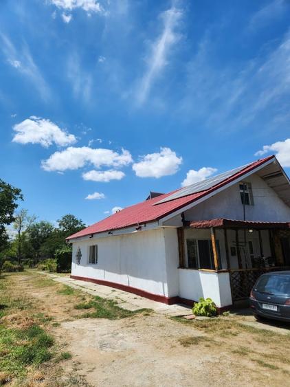 Casă cu 6 camere cu Canalizare în Chiscani