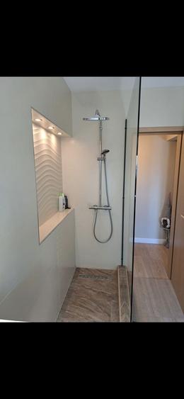 Apartament cu 4 camere semidecomandat în Victoriei