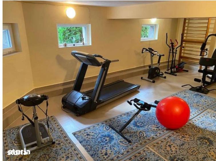 Casă cu 8 camere cu Teren 1450 Mp în Păulești