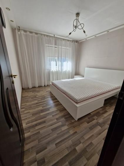 Apartament cu 3 camere decomandat în Nicolina