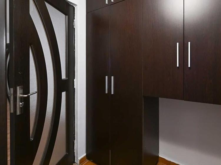 Apartament cu 2 camere semidecomandat în Rovine