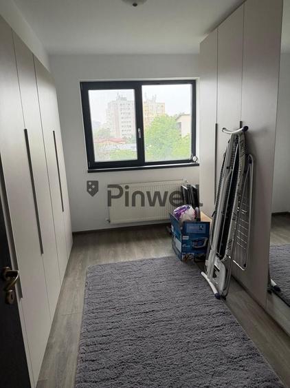 Apartament cu 4 camere decomandat, mobilat în Titan