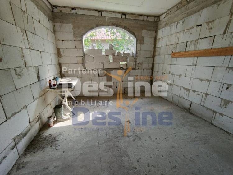 Casă cu 5 camere cu Teren 1220 Mp în Belcești