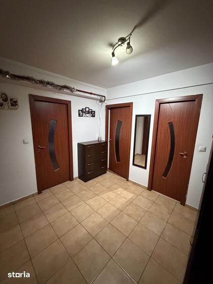 Apartament cu 3 camere, mobilat în Craiovița Nouă