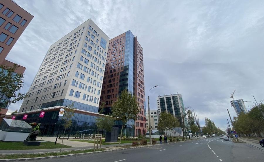 Birou, de 49,400 mp, în P-ta Presei Libere