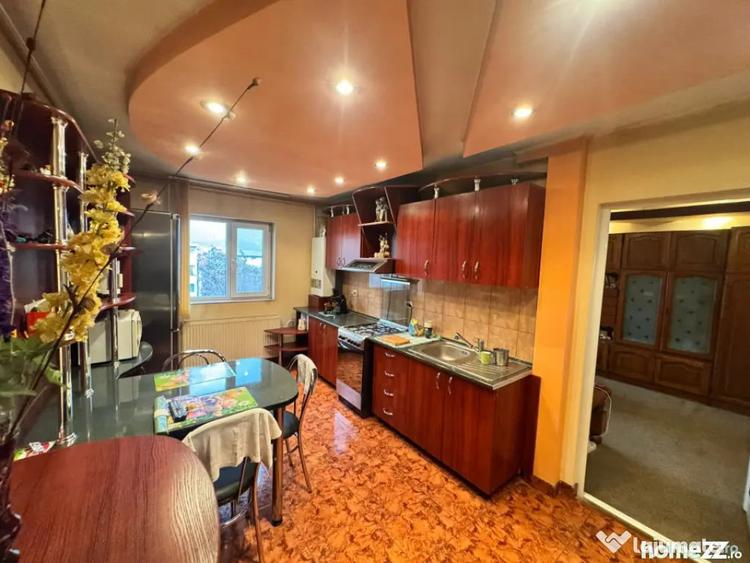 Apartament cu 4 camere decomandat, mobilat în Central
