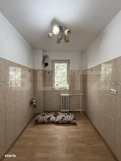 Apartament cu 2 camere semidecomandat în Craiovița Nouă