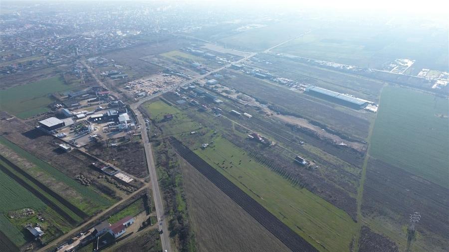 Teren Construcții extravilan de 11756 mp, în Vest