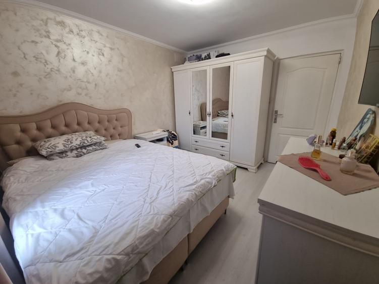 Apartament cu 3 camere decomandat în Dristor