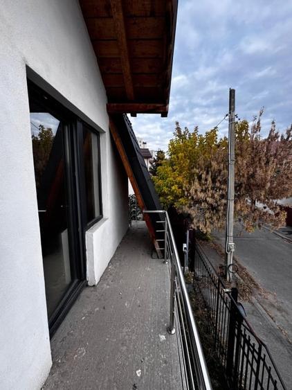 Casă individuală cu 7 camere cu Teren 301 Mp în George Enescu