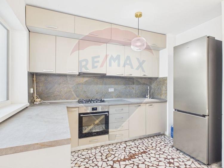 Apartament cu 3 camere decomandat, mobilat în Lacul Tei