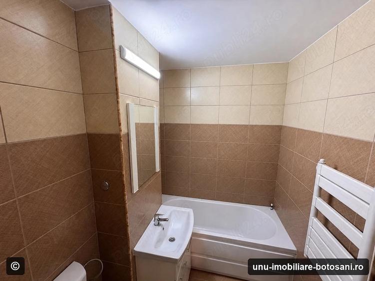 Apartament cu 4 camere decomandat în Central