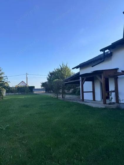 Casă cu 3 camere cu Teren 1500 Mp în Horodnic