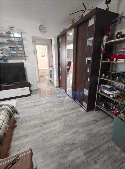 Apartament cu 2 camere semidecomandat în Filiași