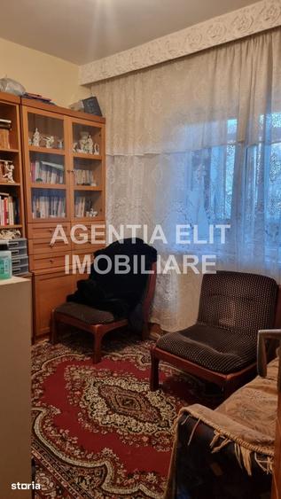 Apartament cu 4 camere decomandat în Central