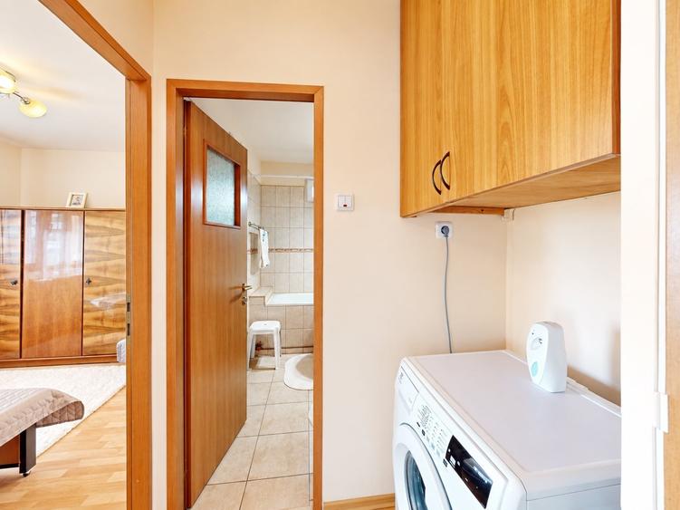 Apartament cu 2 camere semidecomandat, mobilat în Girocului