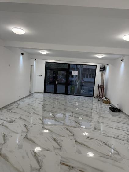 Spațiu comercial, de 80 mp, în Central