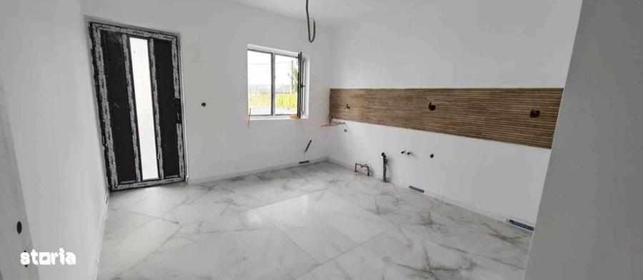 Casă cu 3 camere în Cristești