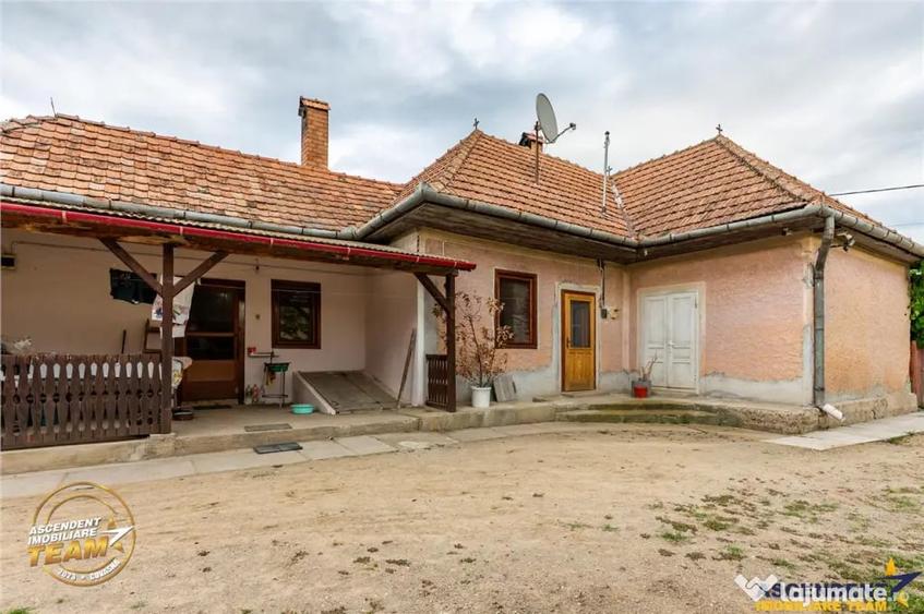 Casă cu 3 camere cu Teren 1123 Mp în Lunga
