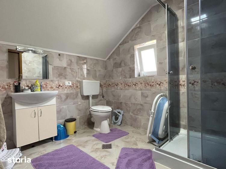 Casă cu 4 camere cu Teren 600 Mp în Central