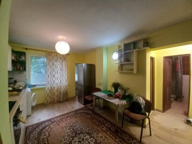 Apartament cu 3 camere decomandat în Săsar