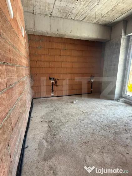 Apartament 3 camere, 2 bai, decomandat, etaj intermediar, zo - 9