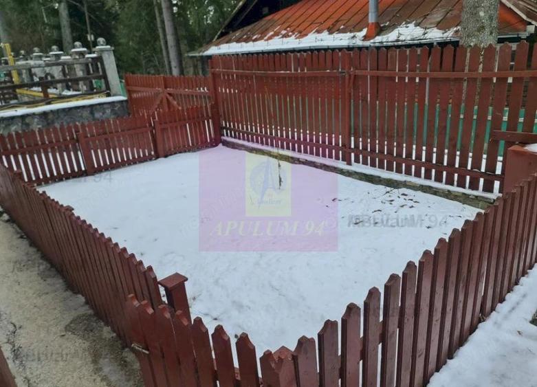 Casă cu 6 camere cu Teren 340 Mp în Cumpătu