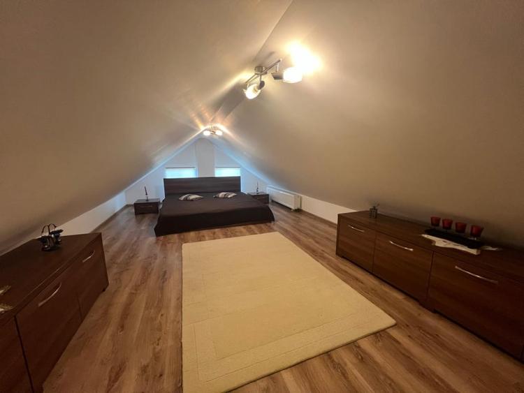Apartament cu 3 camere decomandat, mobilat în Central
