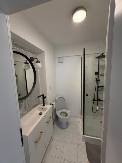 Apartament cu 3 camere decomandat, mobilat în Berceni